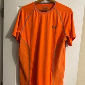 Athletic under Armour T-shirt.